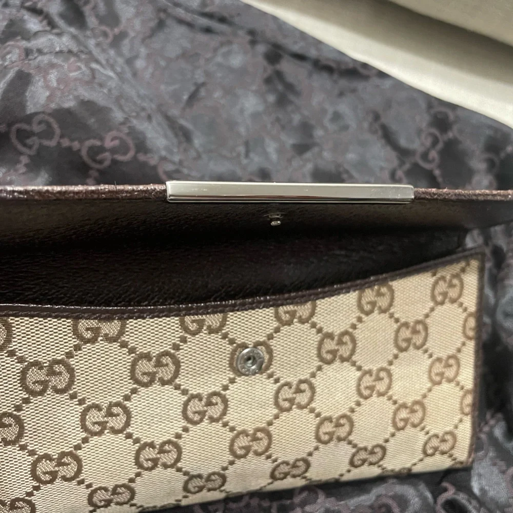Gucci Tan and Brown Monogram Wallet - Picture 4 of 4